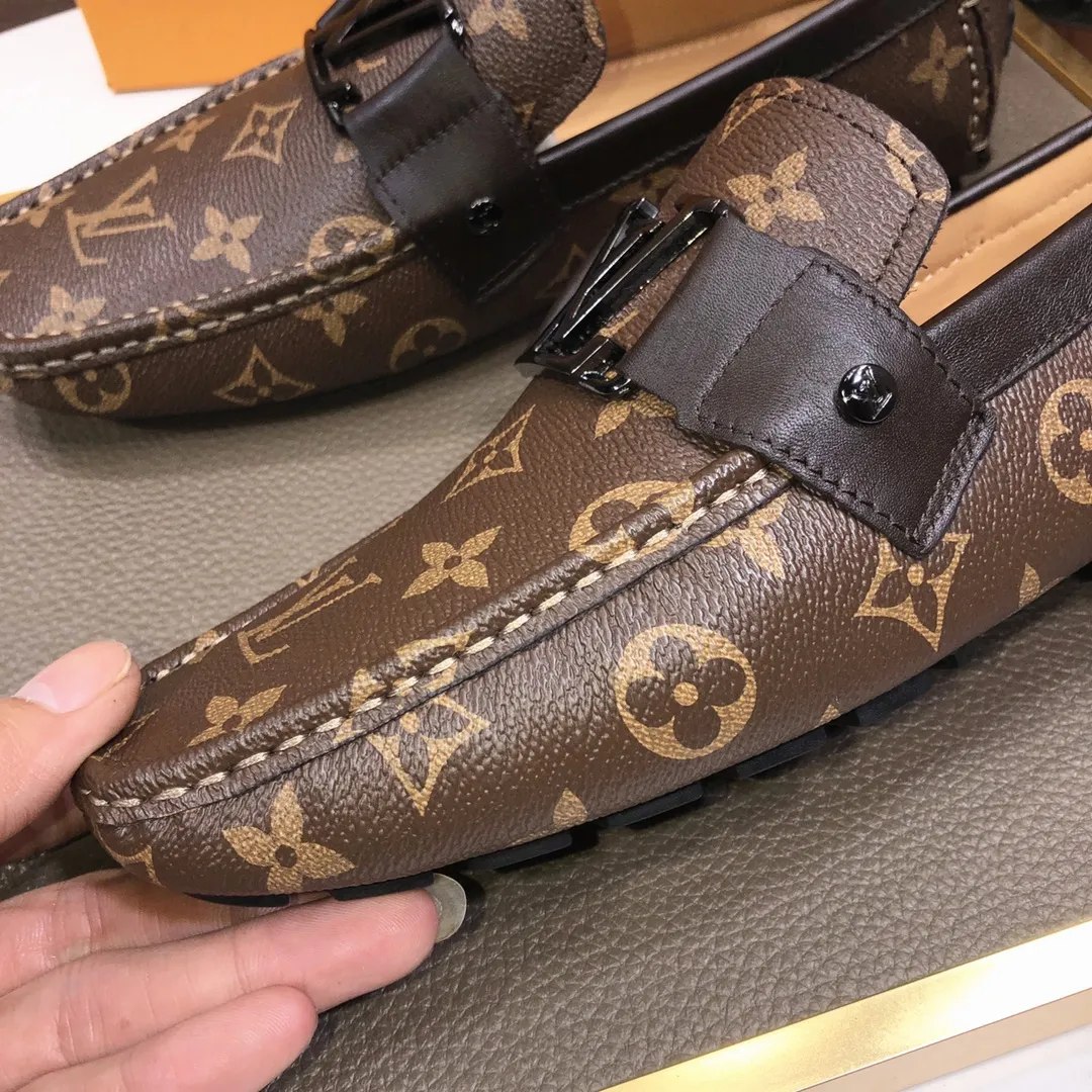 Men's men's shoes 💰420💰 [LV Doudou shoes] (water-dyed cowhide lining) new model is on the market, available on the official website. The new Doudou shoes are processed into single-color materials, and the uppers are made of imported cowhide material. The body of the shoe is fully hemmed with mark thread, and is lined with imported original cowhide leather. The elegant shoe shape is super suitable for all-matching, and the size is 38-44.